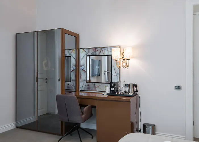 Apart Otel Highline Downtown Oldtown Unirii Square 4*