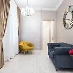 Highline Downtown Oldtown Unirii Square 4* Бухарест