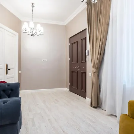 Highline Downtown Oldtown Unirii Square 4*