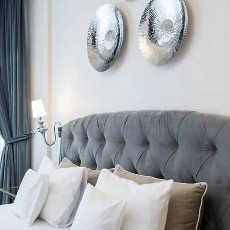 Highline Downtown Oldtown Unirii Square 4*