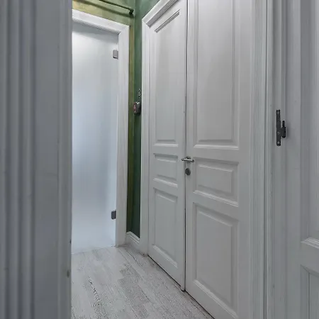 Highline Downtown Oldtown Unirii Square アパートホテル