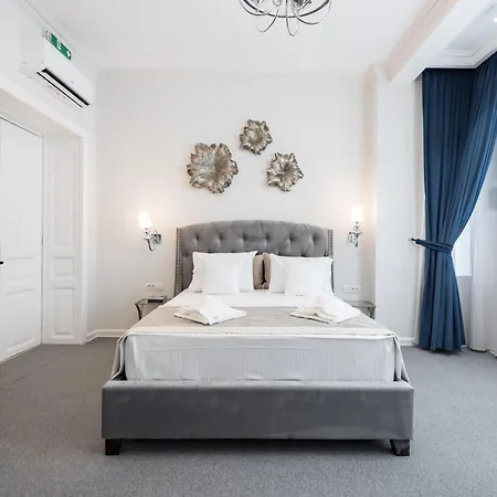 Highline Downtown Oldtown Unirii Square Апарт-готель 4*