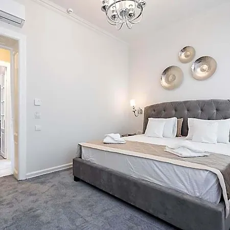 Highline Downtown Oldtown Unirii Square 4*