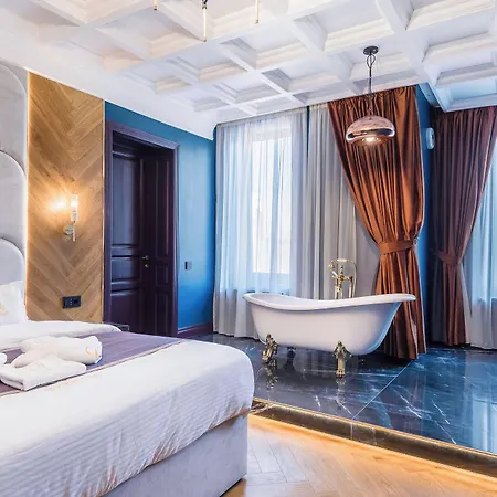 Highline Downtown Oldtown Unirii Square 4*