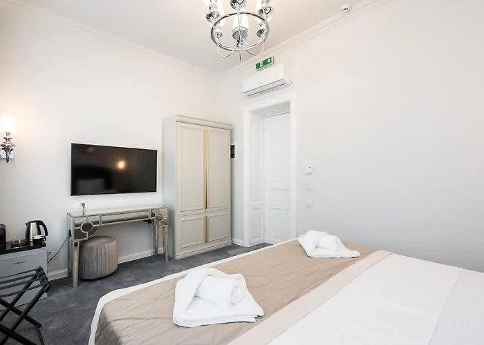 Highline Downtown Oldtown Unirii Square בוקרשט