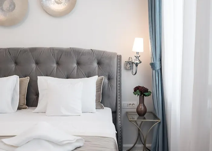 Highline Downtown Oldtown Unirii Square Апарт-отель 4*