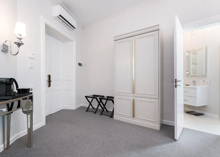 Highline Downtown Oldtown Unirii Square Апарт-отель