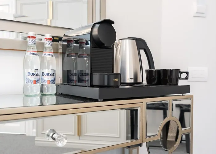 Highline Downtown Oldtown Unirii Square 4* Бухарест