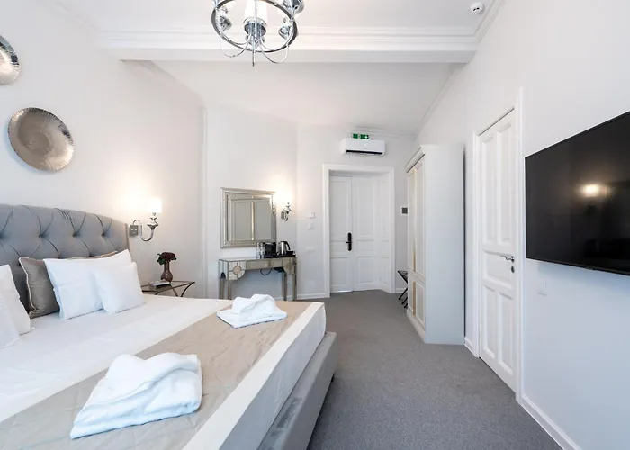 Highline Downtown Oldtown Unirii Square 4*