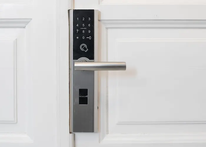 Highline Downtown Oldtown Unirii Square Апарт-отель 4*