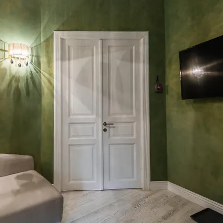 Highline Downtown Oldtown Unirii Square 4* بوخارست