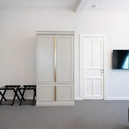 Highline Downtown Oldtown Unirii Square 4*