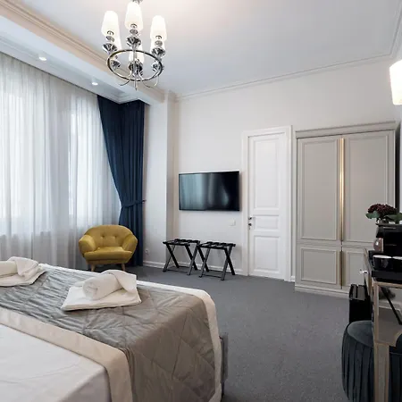 Highline Downtown Oldtown Unirii Square 4*