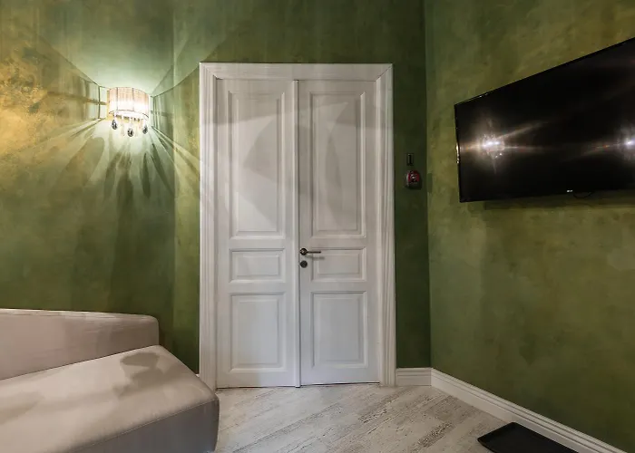 Highline Downtown Oldtown Unirii Square 4* Bucureşti