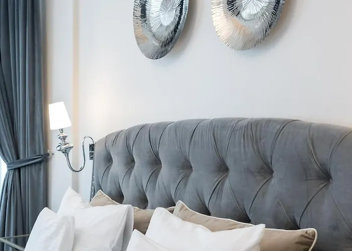 Highline Downtown Oldtown Unirii Square 4*