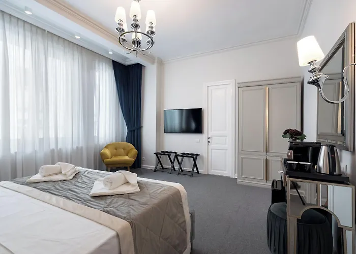 Highline Downtown Oldtown Unirii Square 4*