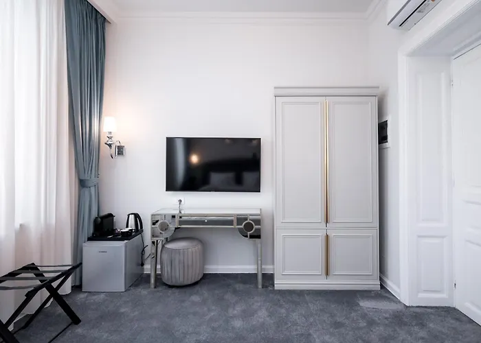 Highline Downtown Oldtown Unirii Square 4* Bukarest